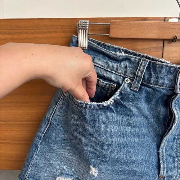 Reformation Dixie Denim Shorts, Size 29 - Picture 7 of 13